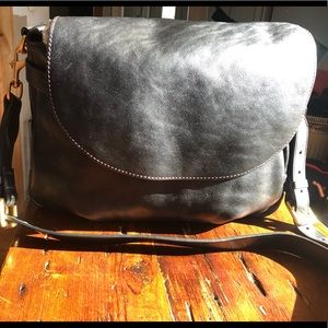 EUC Dooney & Bourke leather flap crossbody